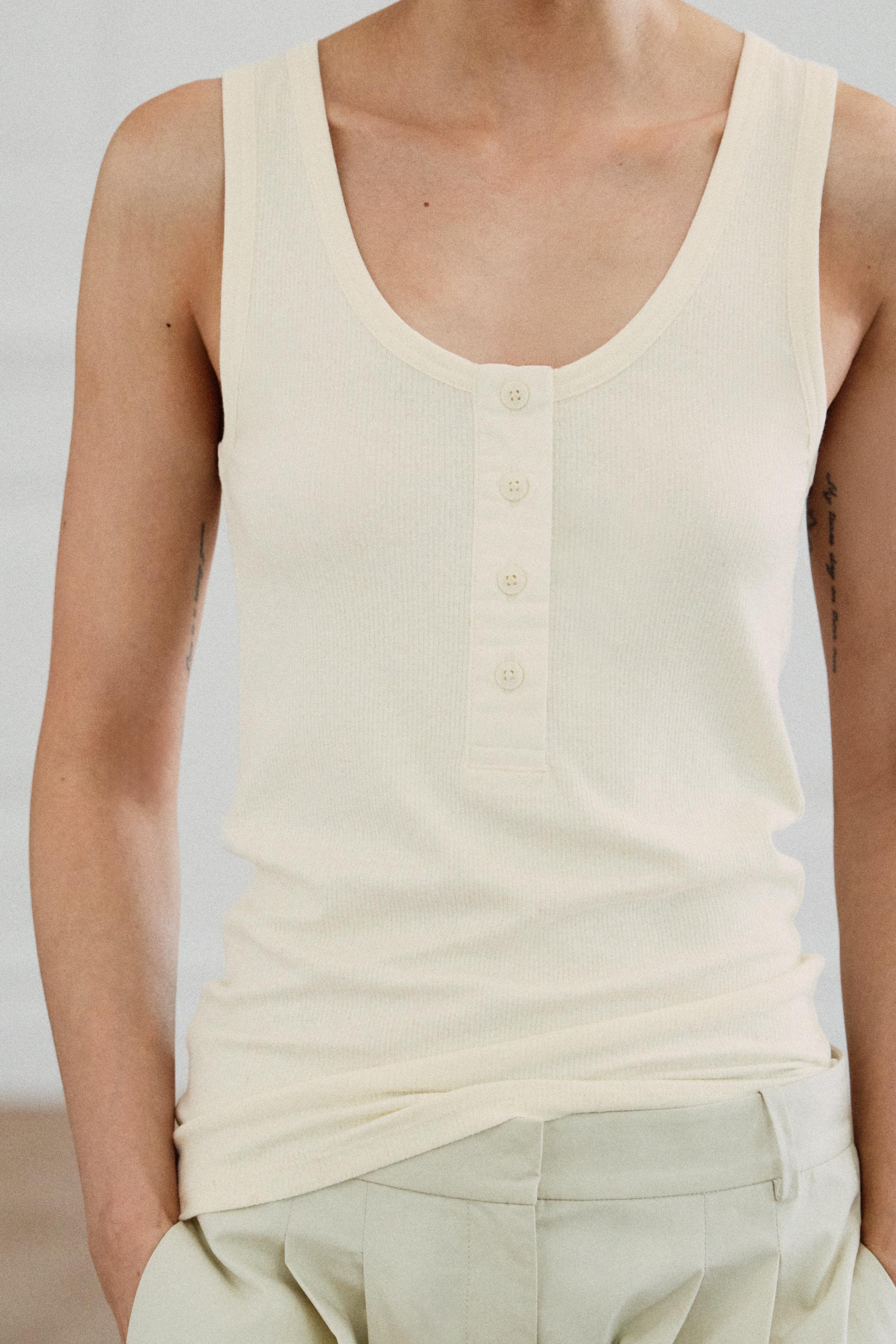 LINEN BLEND BUTTON-FRONT T-SHIRT